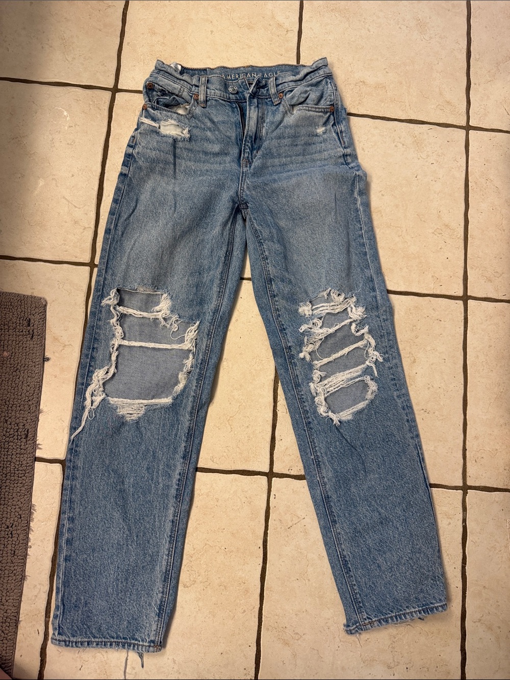 American Eagle women’s size 00 ripped jeans